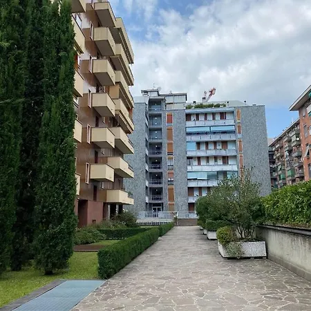 Lägenhet Trilocale In Mezzo Al Milano